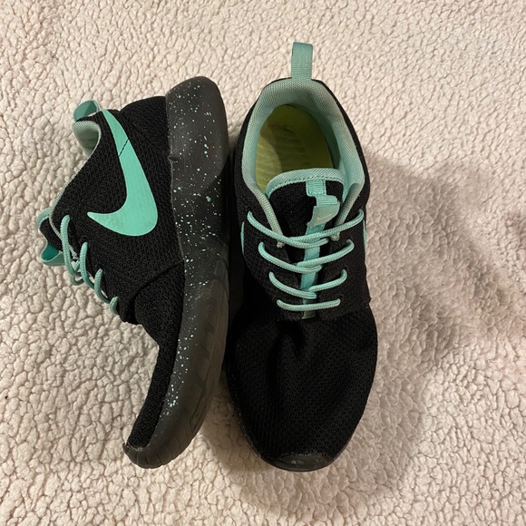 Black and mint speckled roshe - Picture 2 of 2
